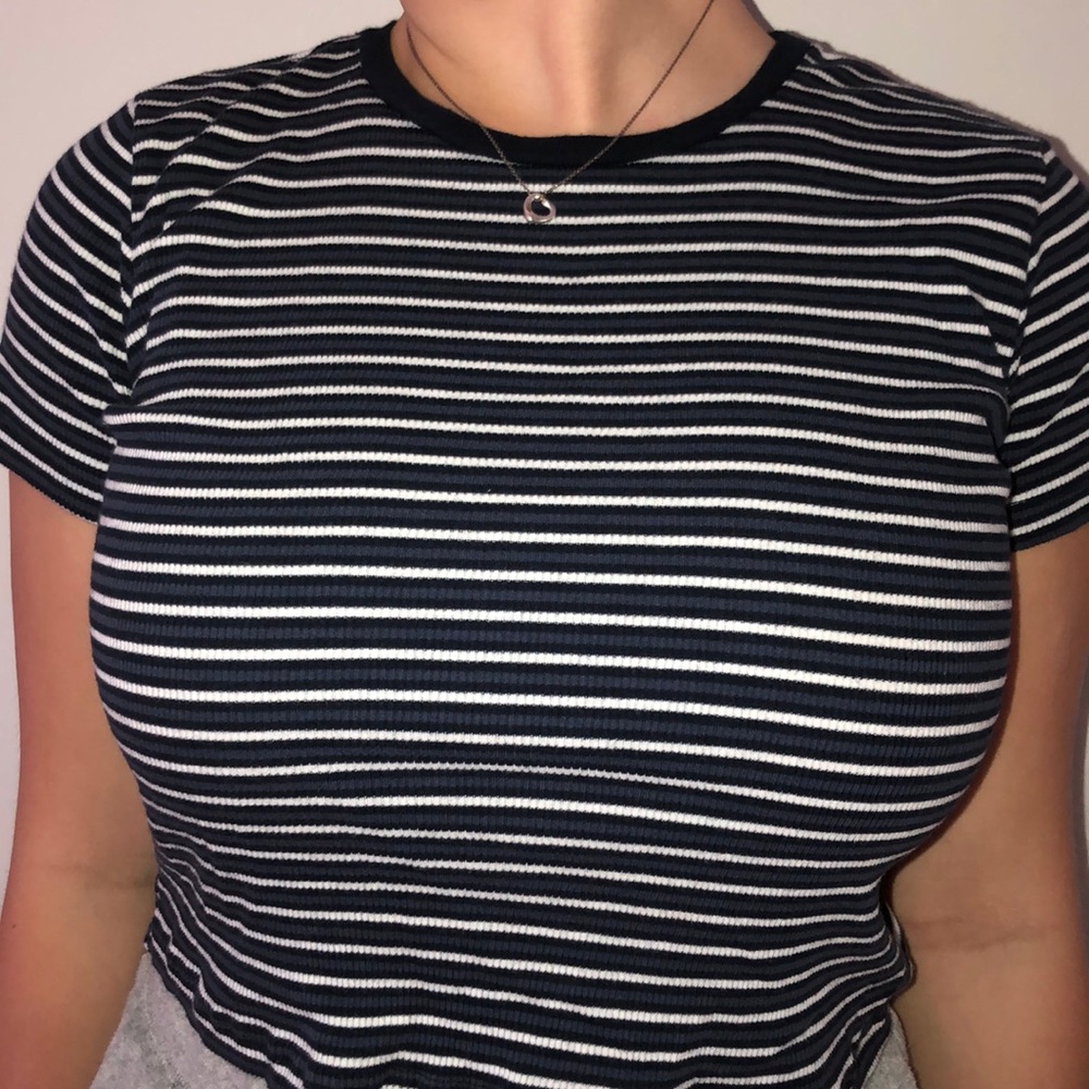 Cute striped shirt! Fits with everything💛